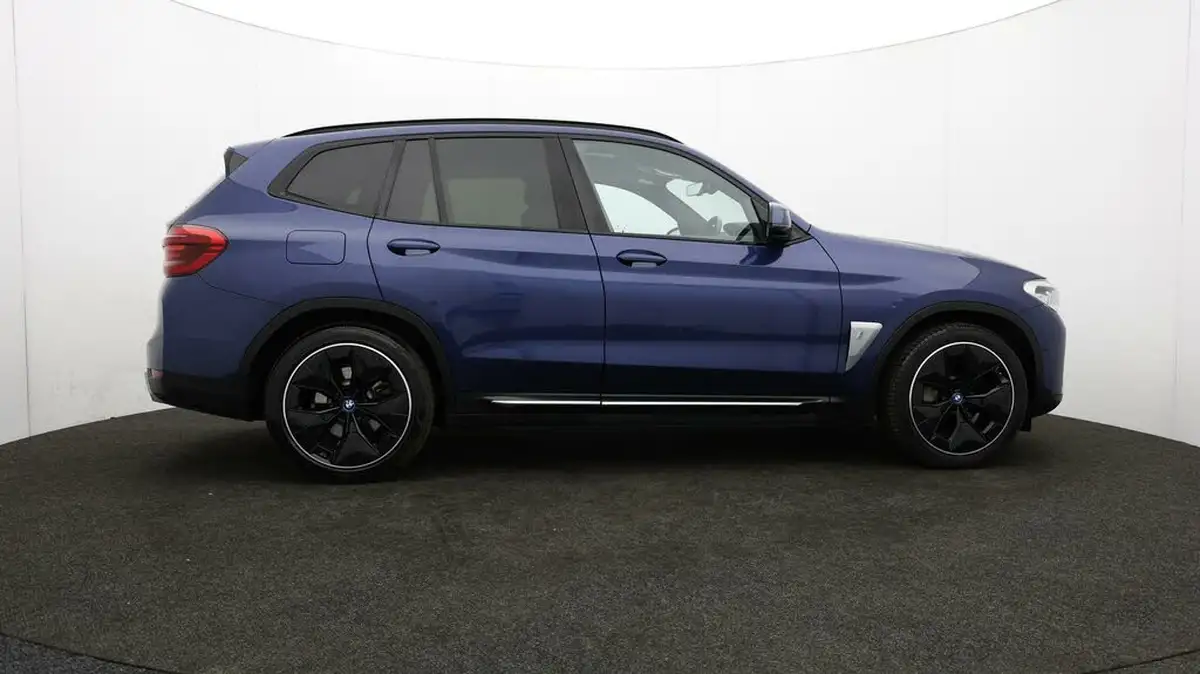 2022-bmw-ix3-e-premier-edition-big-41