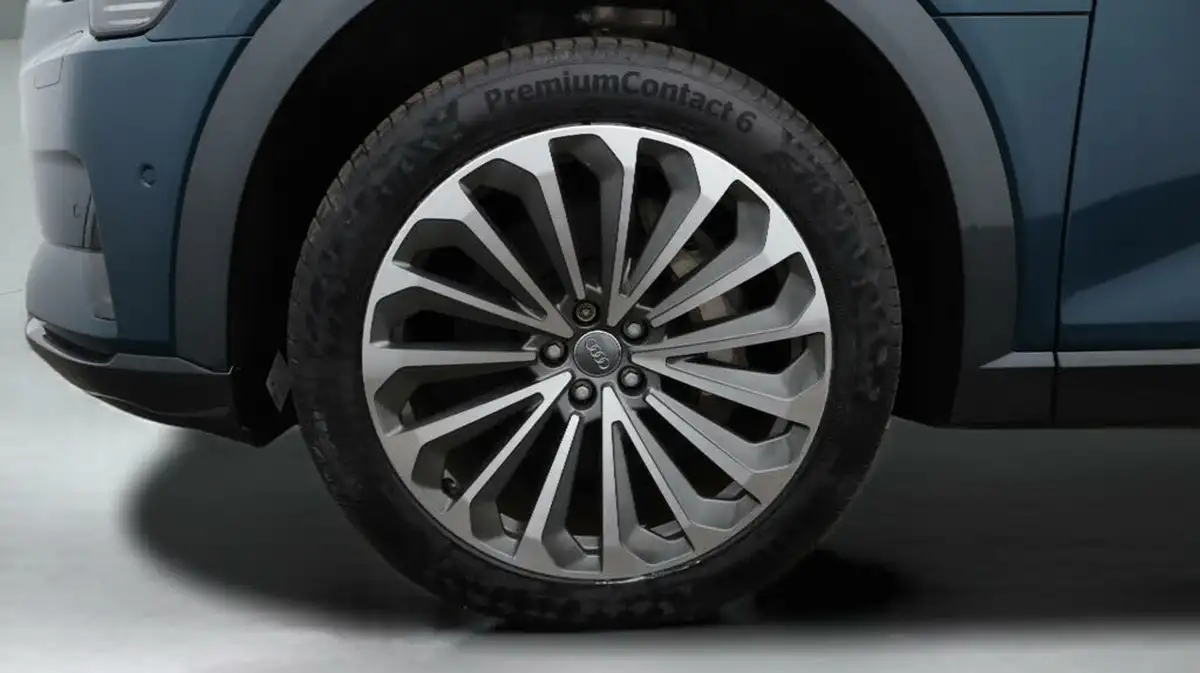 2019-audi-e-tron-55e-big-18