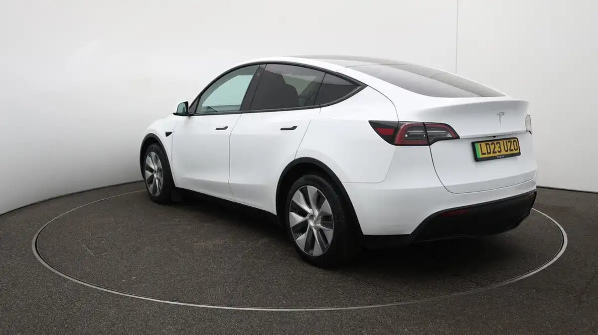 2023-tesla-model-y-e-rwd-big-61