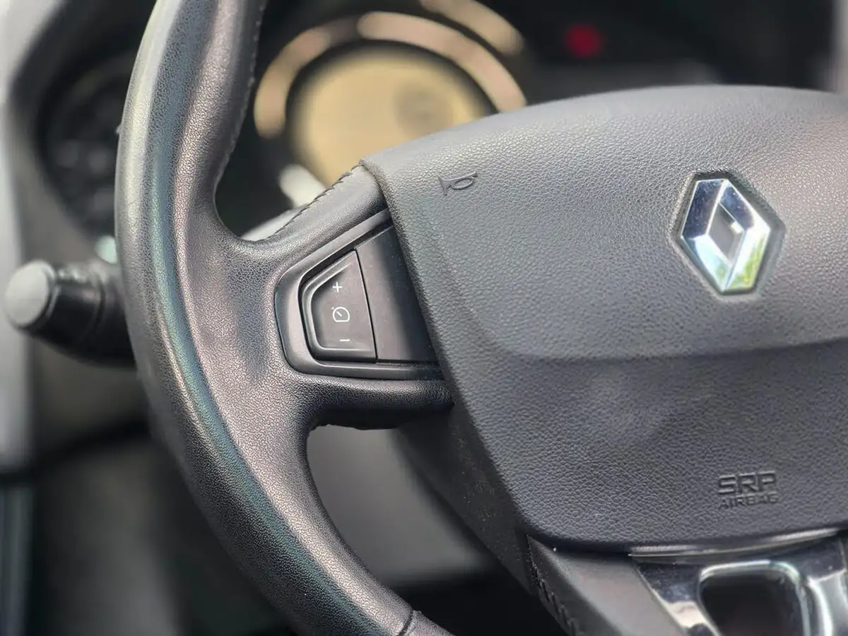 2014-renault-megane-16td-dynamique-big-31