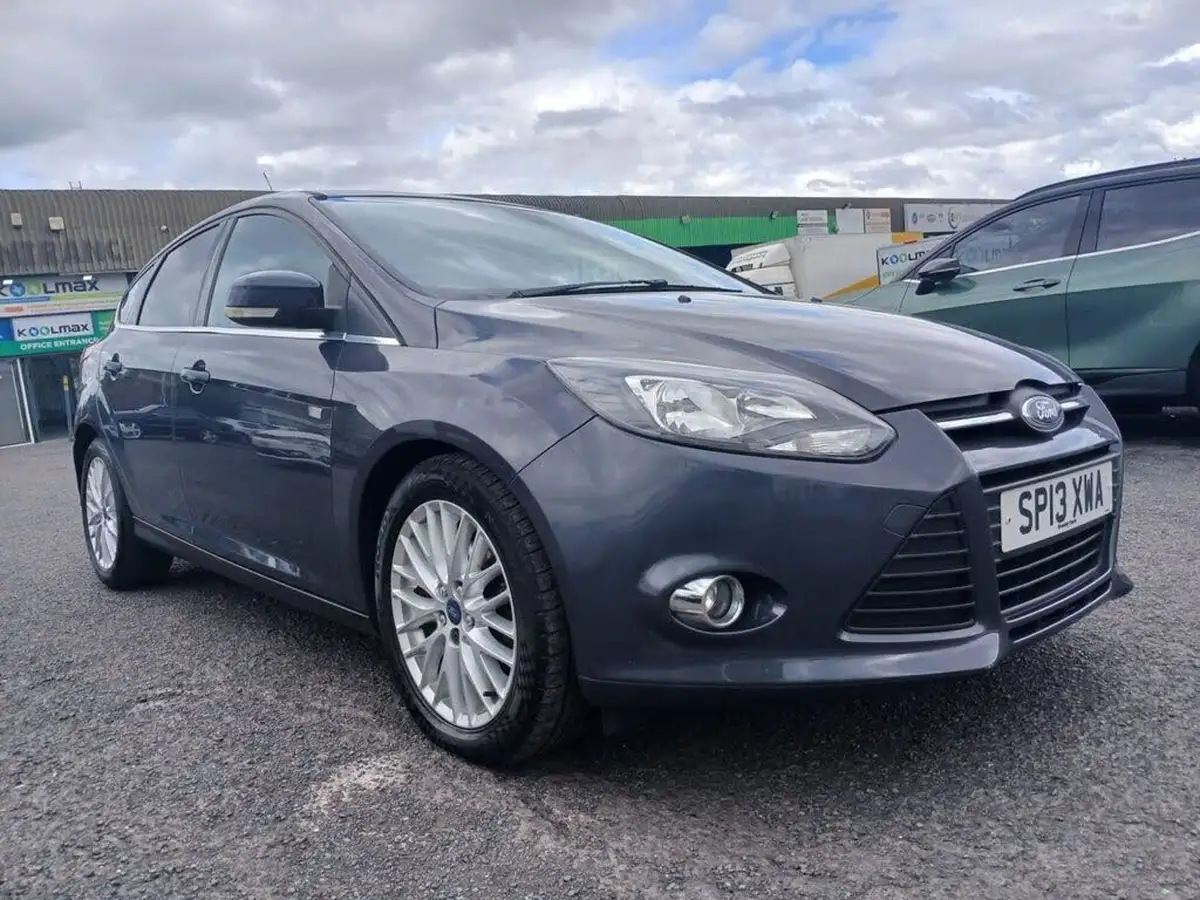 2013-ford-focus-10-zetec-100ps-hatchback-big-0