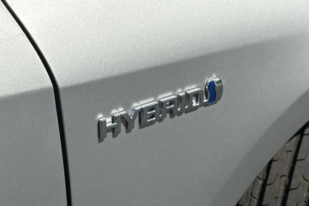 2022-toyota-corolla-18-vvt-i-icon-tech-trk-hatchback-5d-big-27