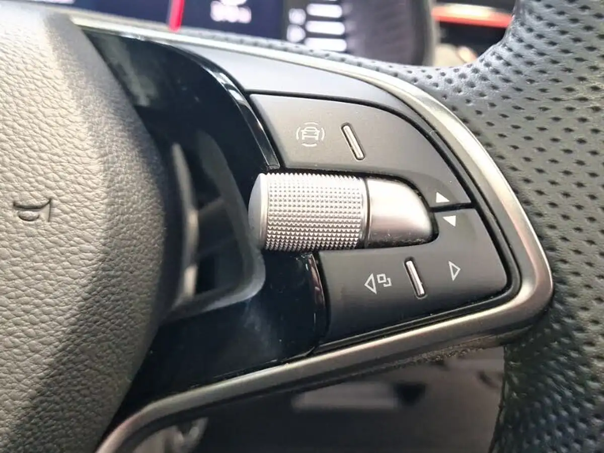 2024-skoda-kamiq-10-tsi-monte-carlo-116ps-big-16