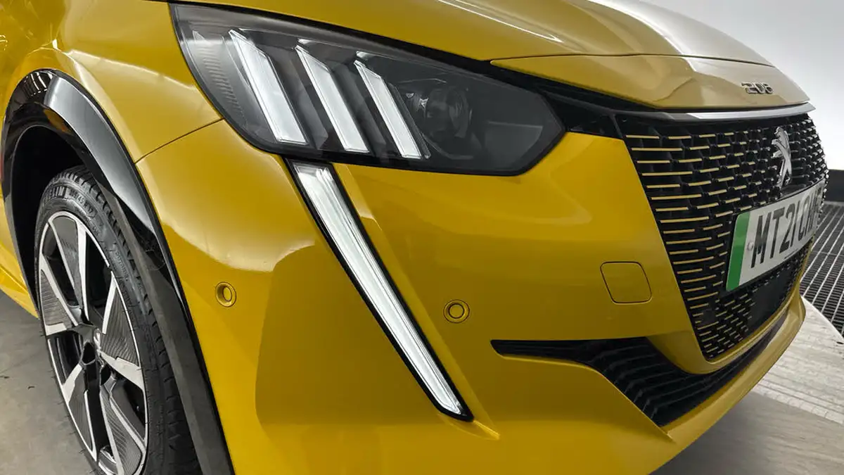 2021-peugeot-208-e-gt-50kwh-big-23