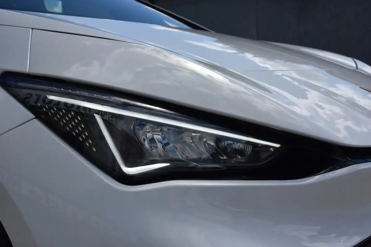 2022-cupra-born-e-v2-204ps-58kwh-big-12