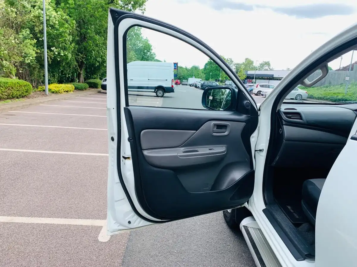 2019-mitsubishi-l200-24di-d-4life-eu6b-double-pickup-big-38