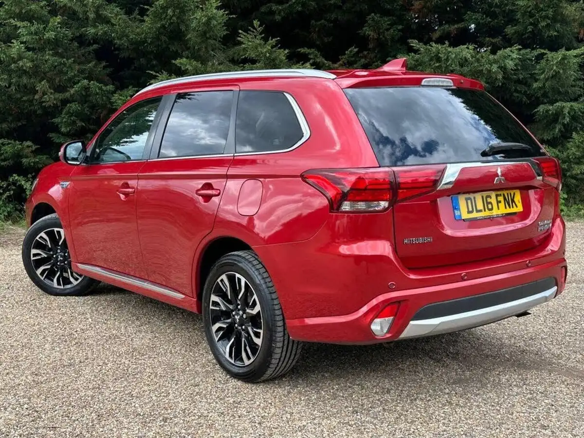 2016-mitsubishi-outlander-20-gx4hs-phev-big-5
