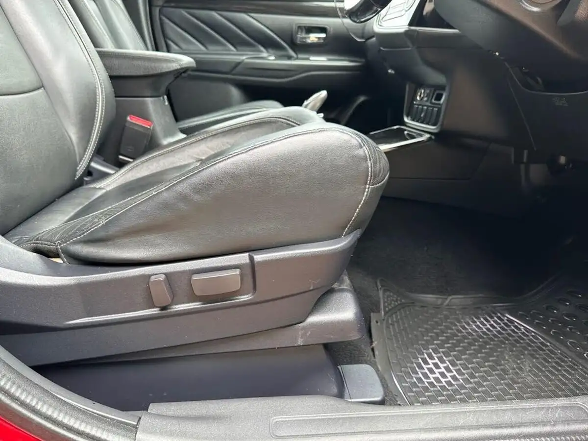 2016-mitsubishi-outlander-20-gx4hs-phev-big-33