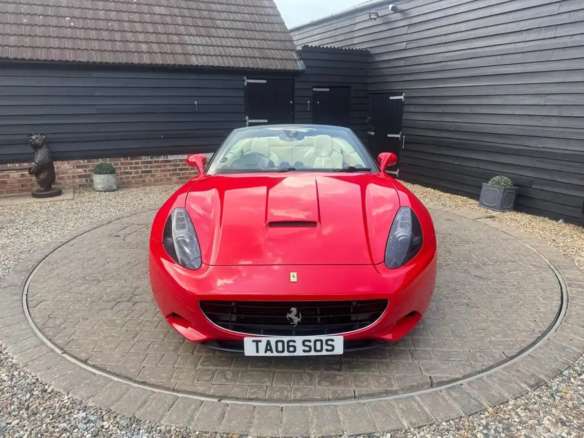 2010-ferrari-california-43-big-4