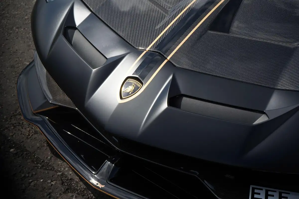 2019-lamborghini-aventador-65-svj-big-9