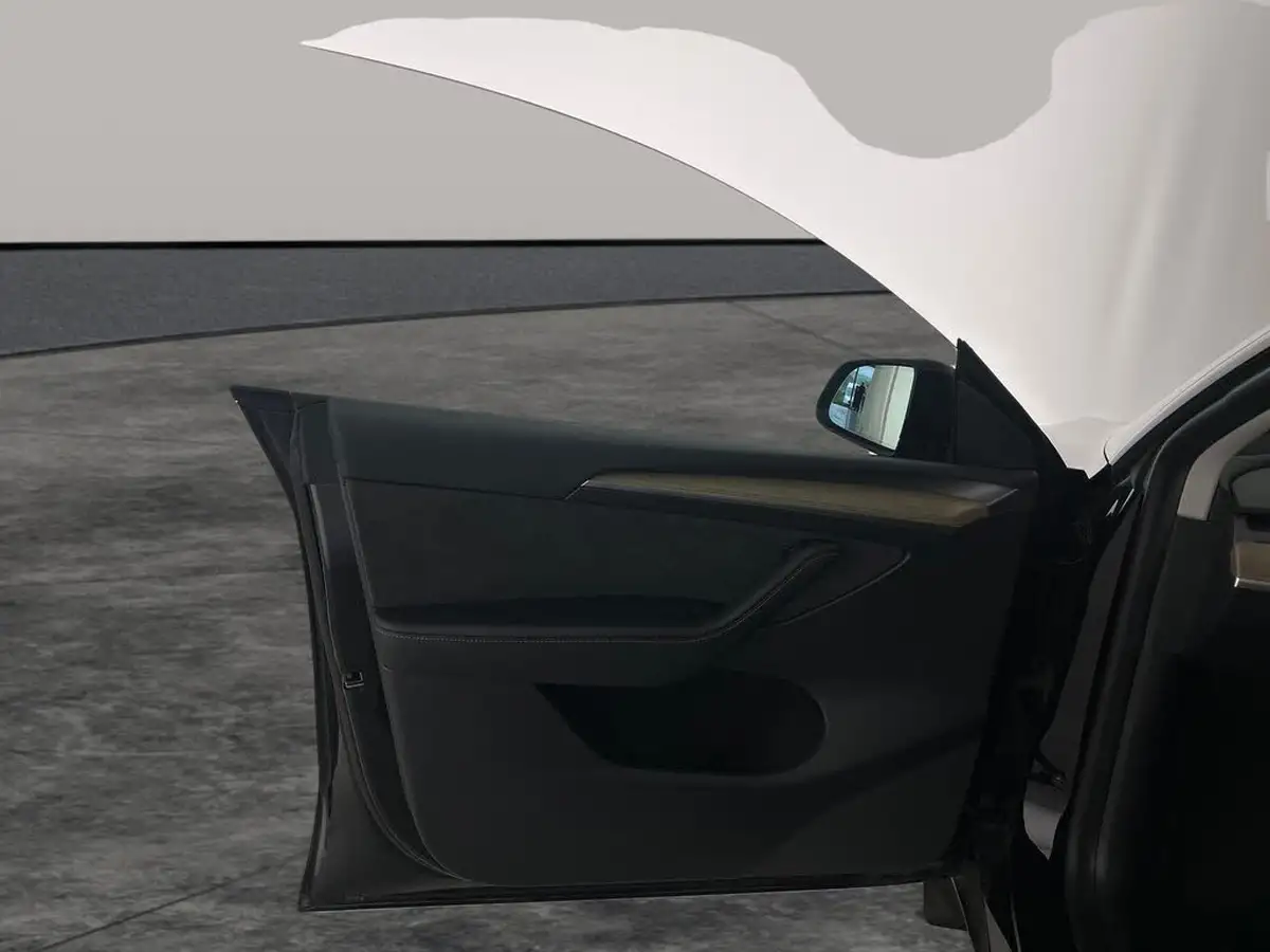 2022-tesla-model-y-e-long-range-big-18
