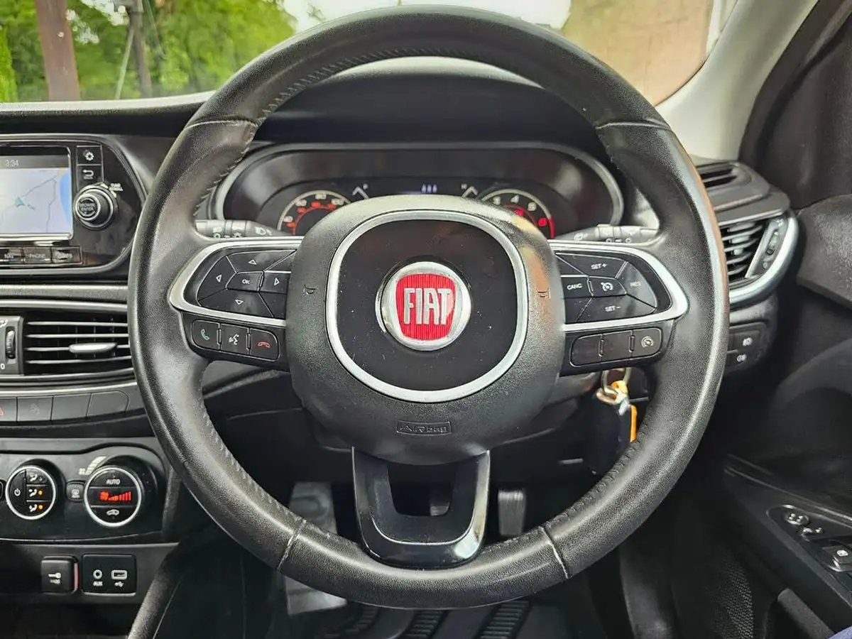 2017-fiat-tipo-14-lounge-hatchback-big-17