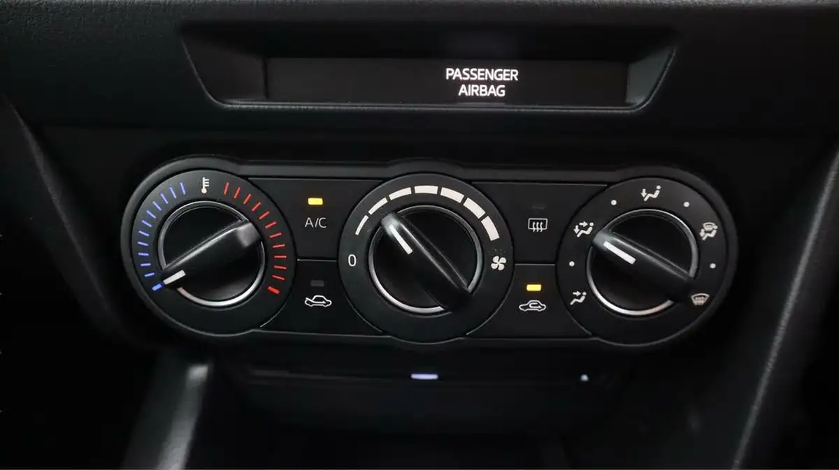 2018-mazda-mazda3-20-se-nav-big-12