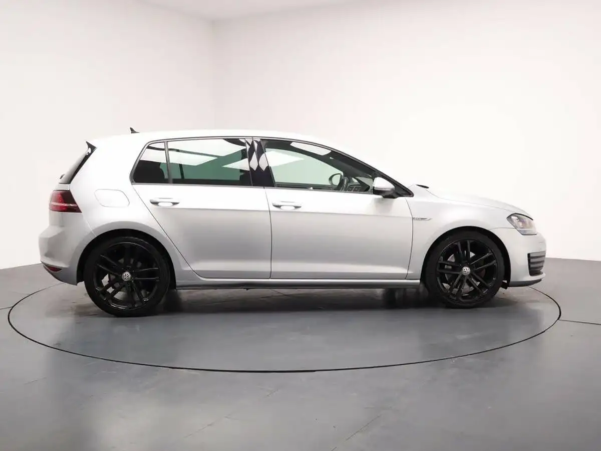 2015-volkswagen-golf-20tdi-gtd-bmt-hatchback-5d-big-13