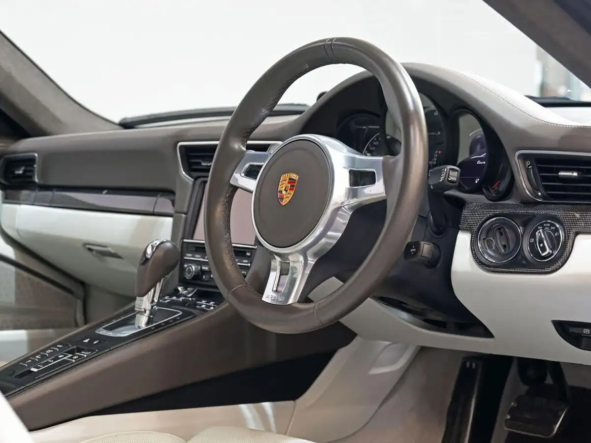2015-porsche-911-38-turbo-s-coupe-big-6
