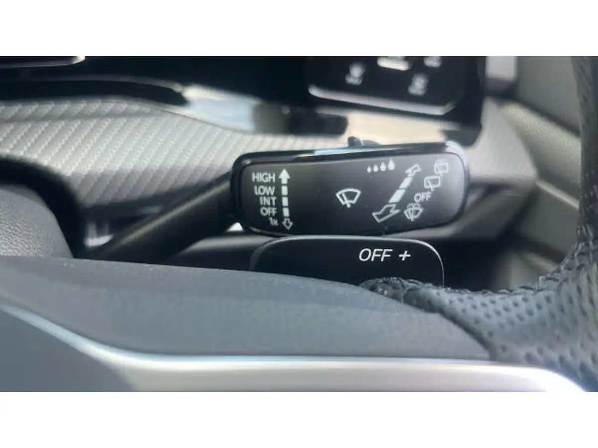 2023-volkswagen-golf-15-etsi-r-line-hatchback-big-22