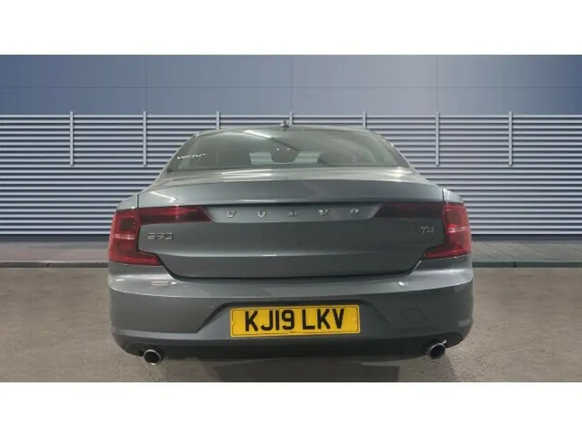 2019-volvo-s90-20-t4-momentum-big-25