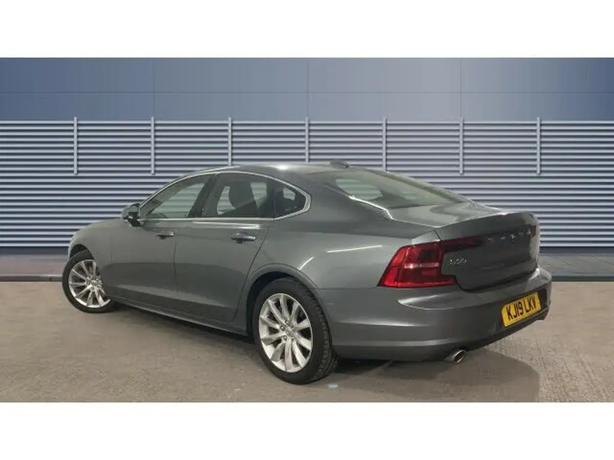 2019-volvo-s90-20-t4-momentum-big-1