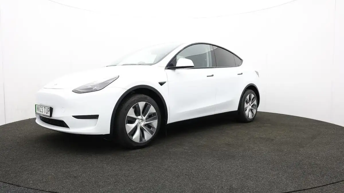 2023-tesla-model-y-e-rwd-big-63