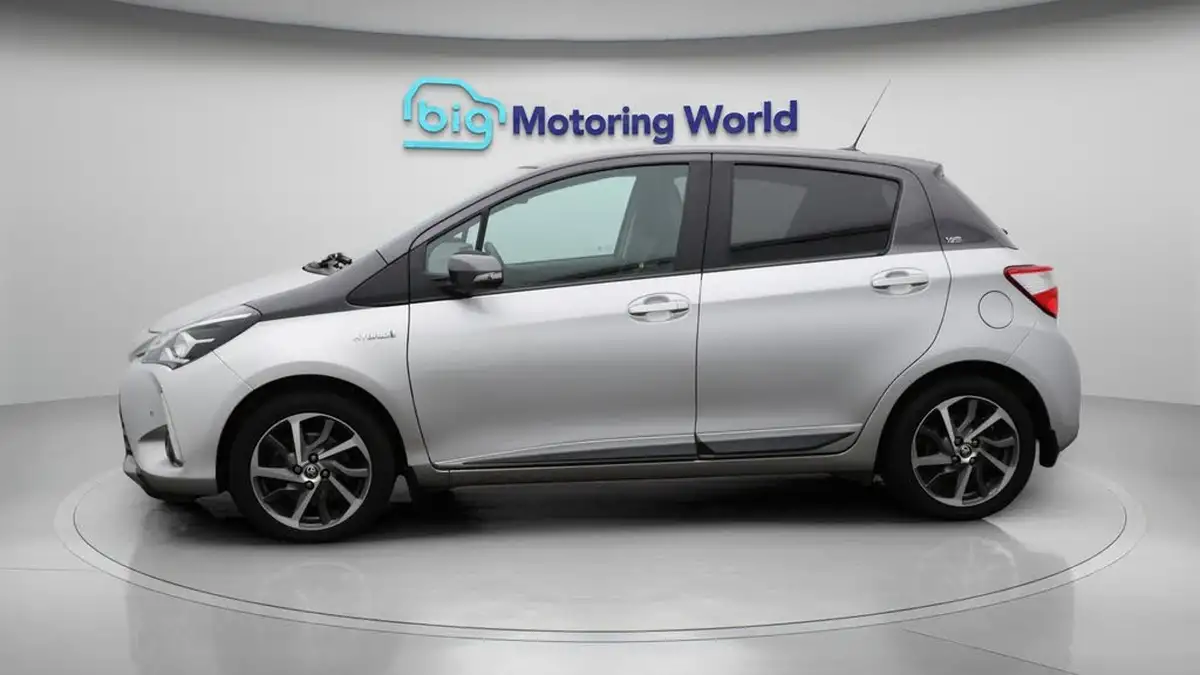2020-toyota-yaris-15-vvt-i-y20-98bhp-hybrid-1497cc-e-cvt-big-4