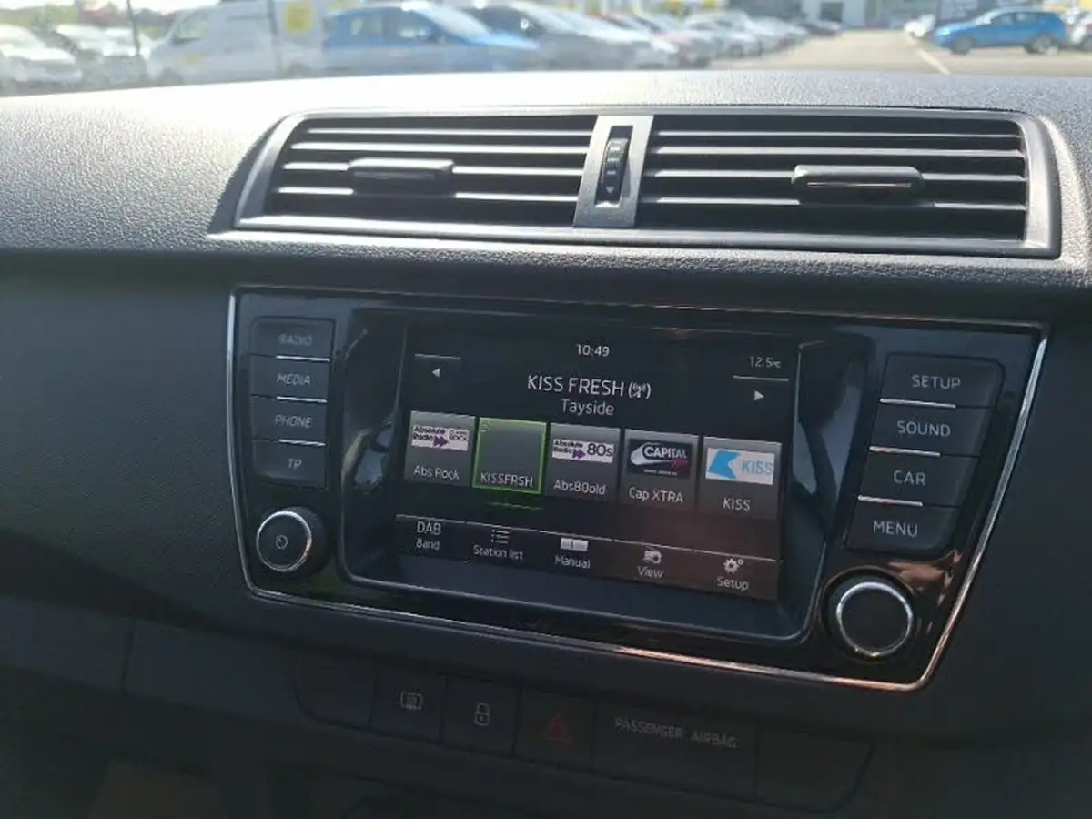 2015-skoda-fabia-12-tsi-se-l-90ps-hatchback-big-16