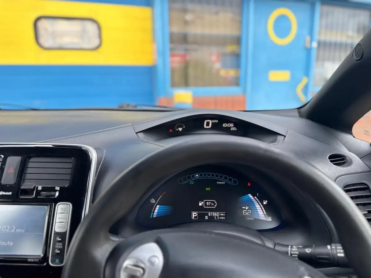 2014-nissan-leaf-e-acenta-big-17
