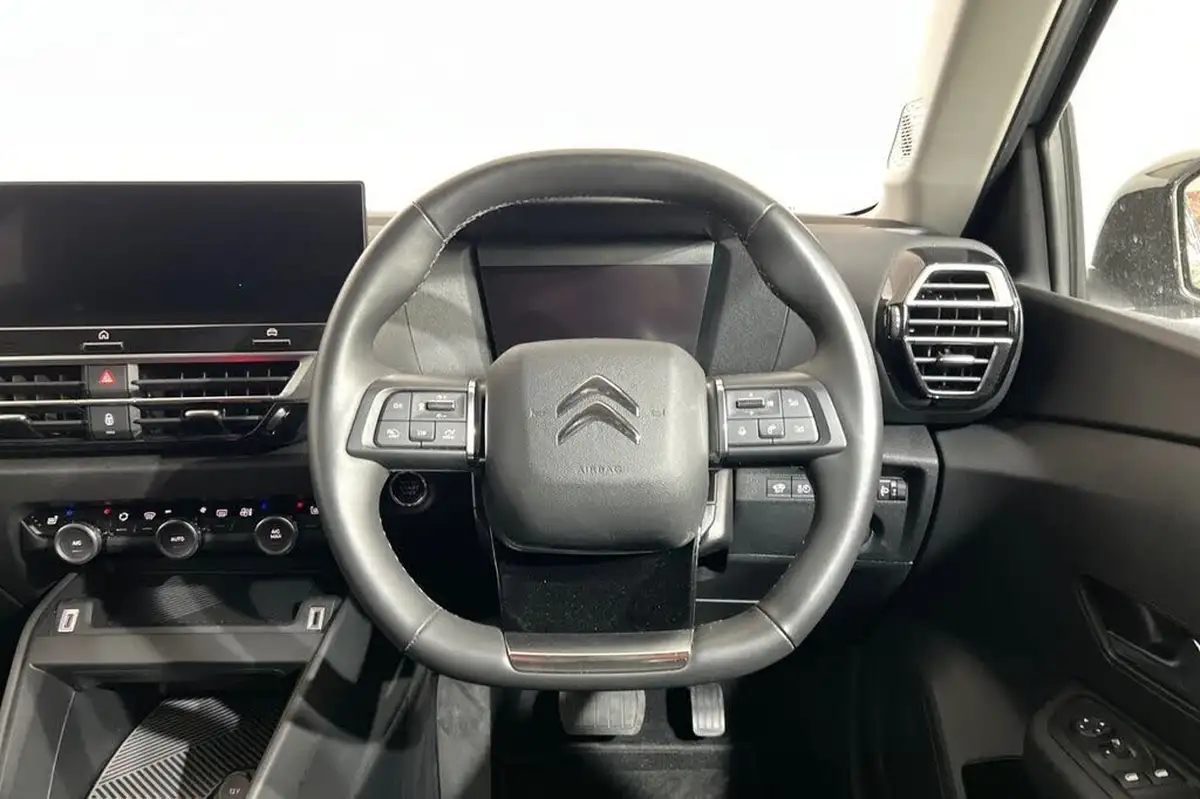 2022-citroen-c4-e-c-series-edition-big-14