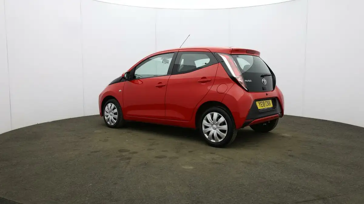2018-toyota-aygo-10-vvt-i-x-play-71bhp-5d-big-66