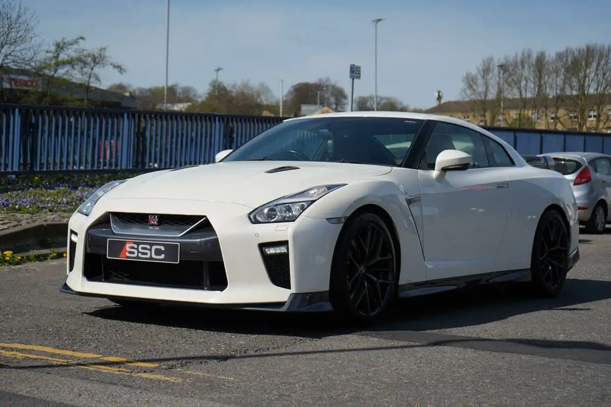 2017-nissan-gt-r-38-recaro-big-6