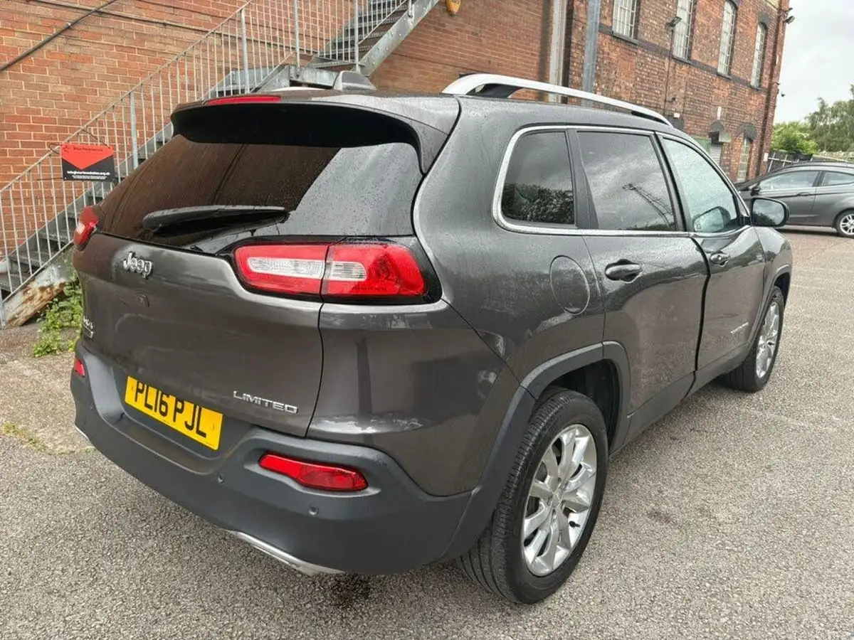 2016-jeep-cherokee-22multijet-ii-limited-ss-big-1