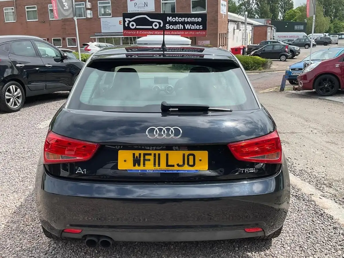 2011-audi-a1-14-sport-tfsi-hatchback-3d-big-5