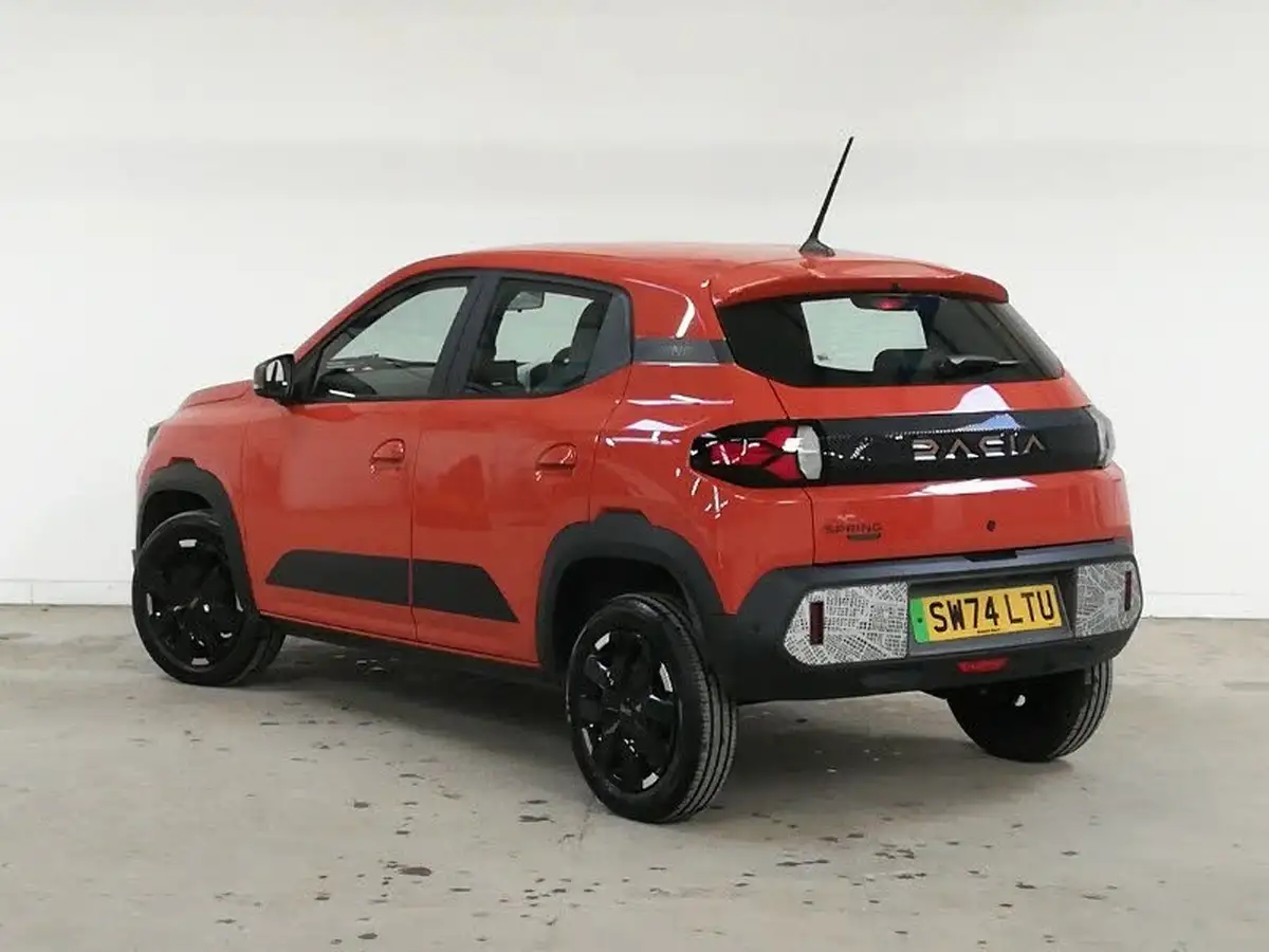 2025-dacia-spring-cargo-e-extreme-big-1