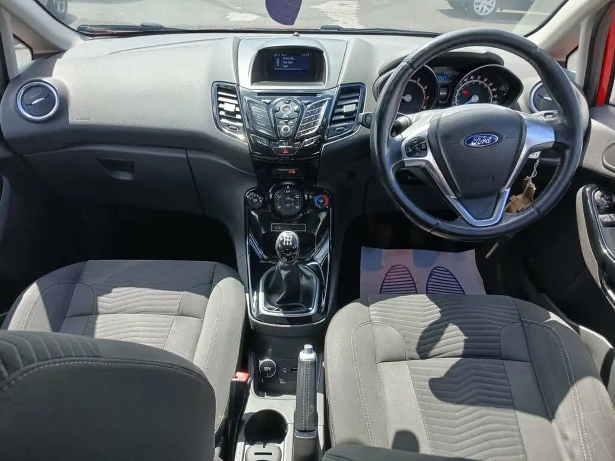 2015-ford-fiesta-10t-zetec-100ps-ecoboost-ss-5d-big-6