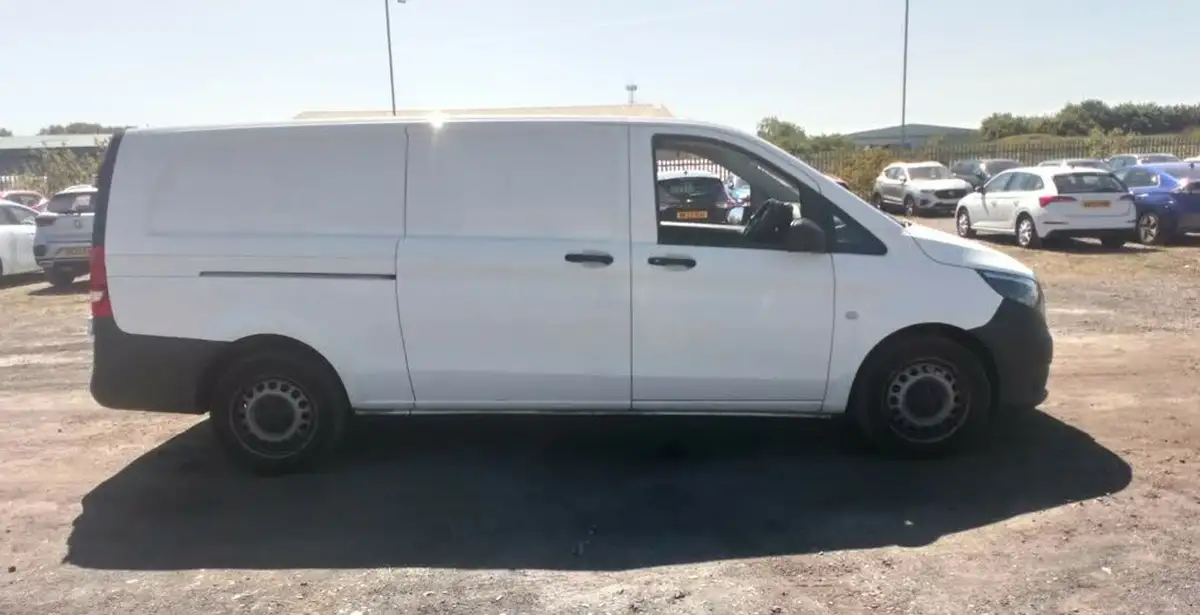 2021-mercedes-benz-vito-20cdi-116-progressive-l3-160bhpeu6dt-panel-big-3