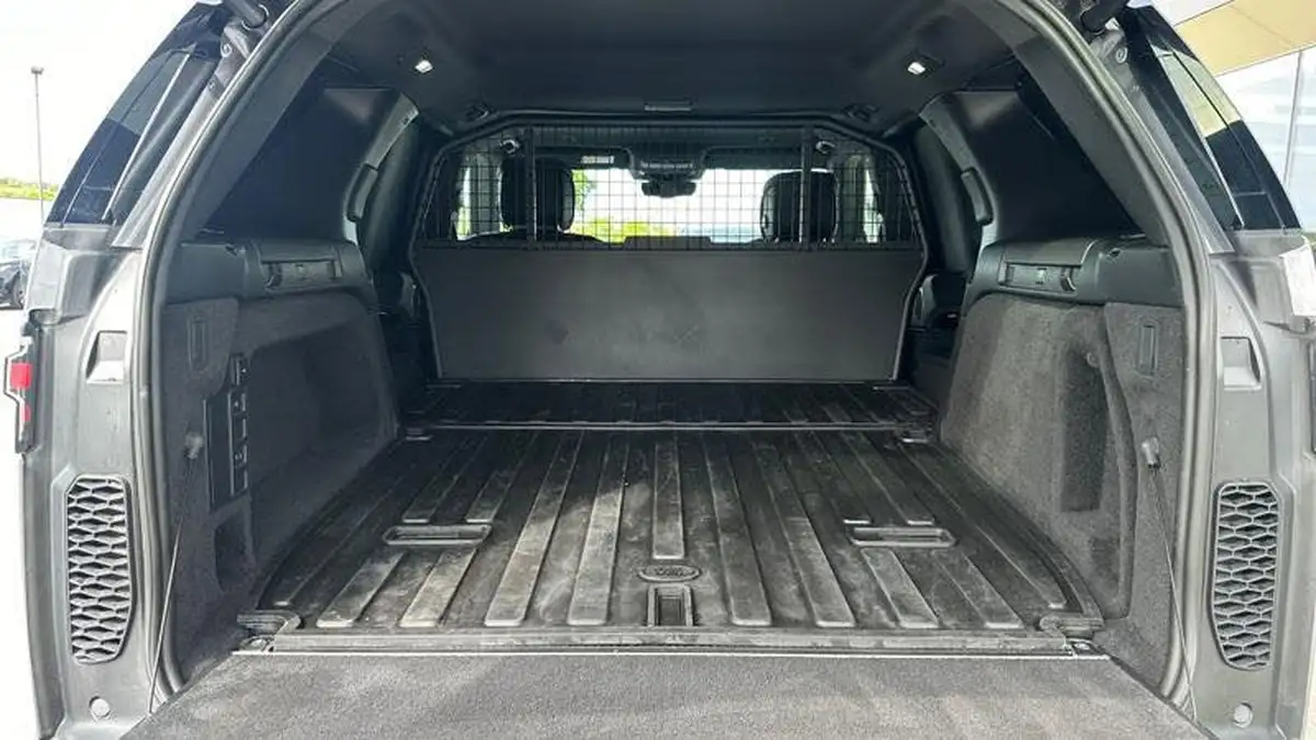 2023-land-rover-discovery-30-d300-commercial-dynamic-hse-big-9