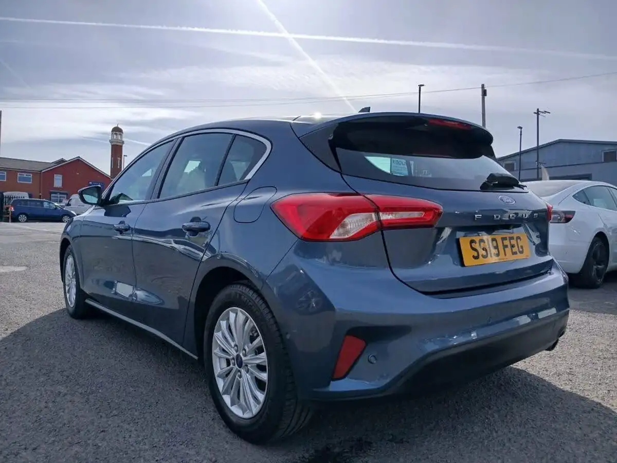 2019-ford-focus-10t-titanium-hatchback-big-16
