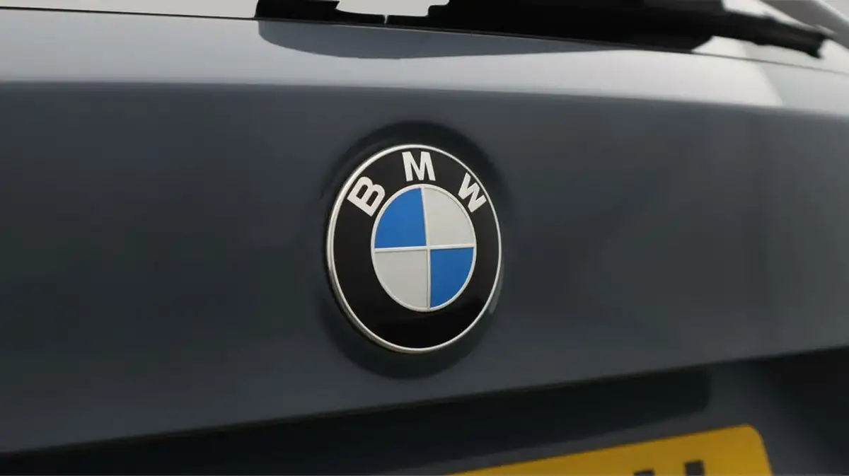 2022-bmw-x1-20-sdrive20i-xline-big-21