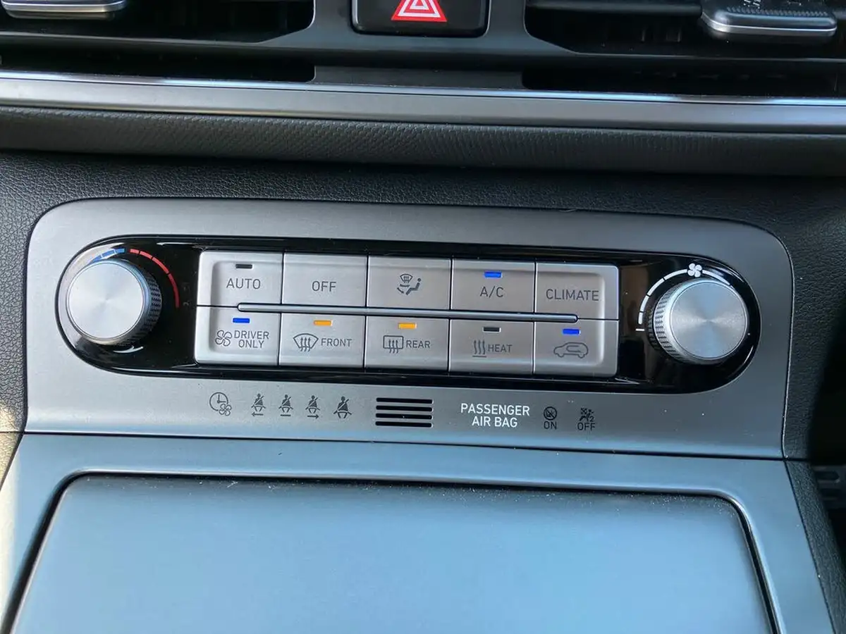 2023-hyundai-kona-e-se-connect-big-11