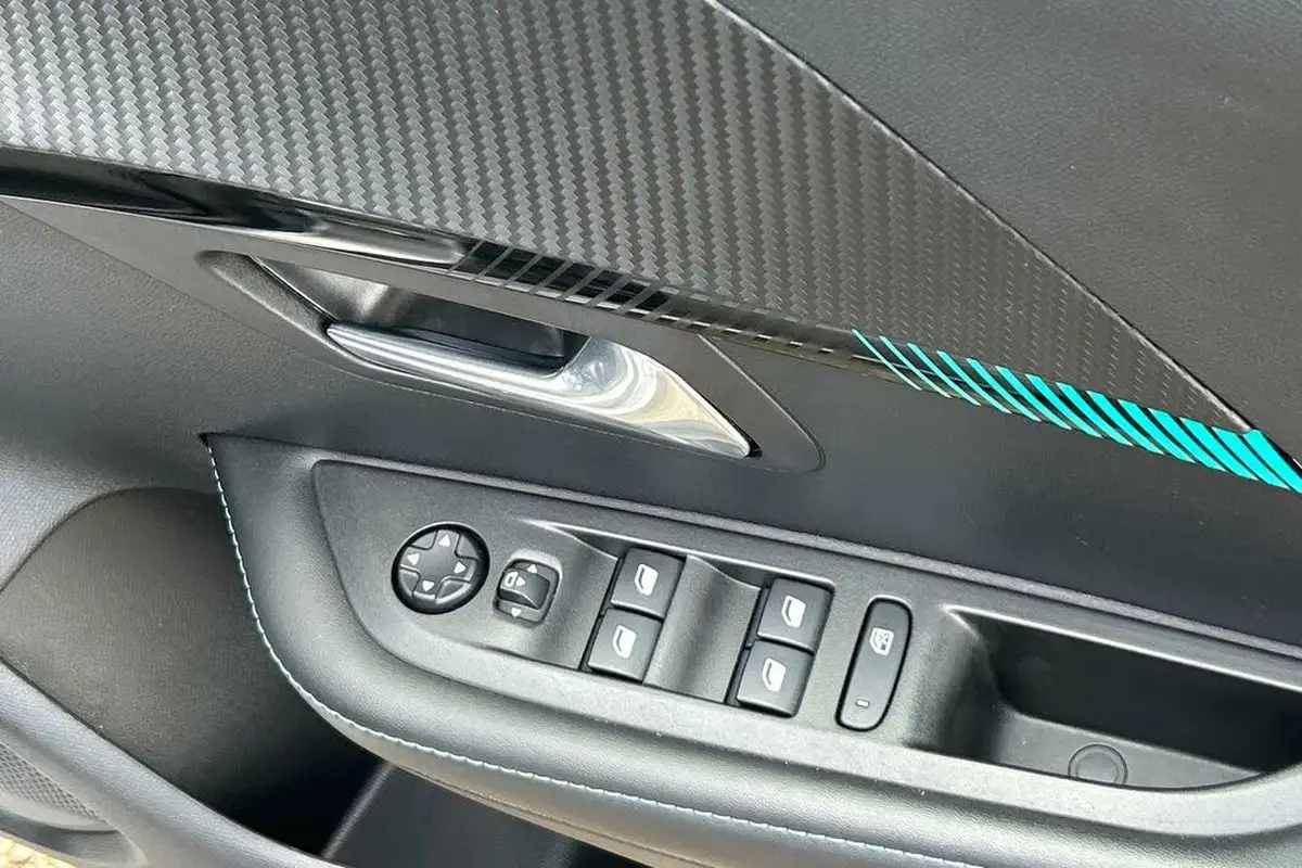 2021-peugeot-208-12-puretech-allure-premium-100bhp-eat8-big-11