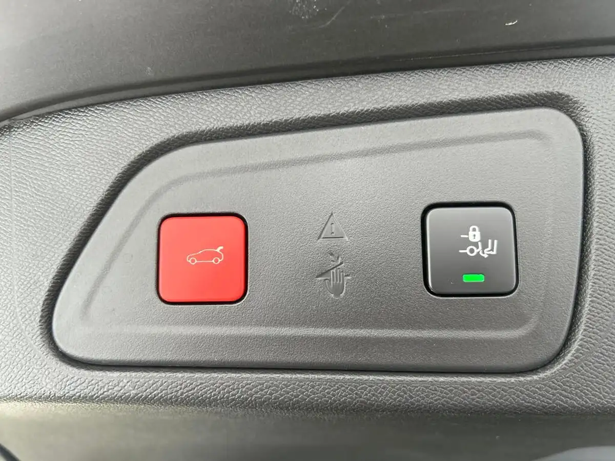 2020-citroen-c5-aircross-12-puretech-flair-plus-eat8-big-21