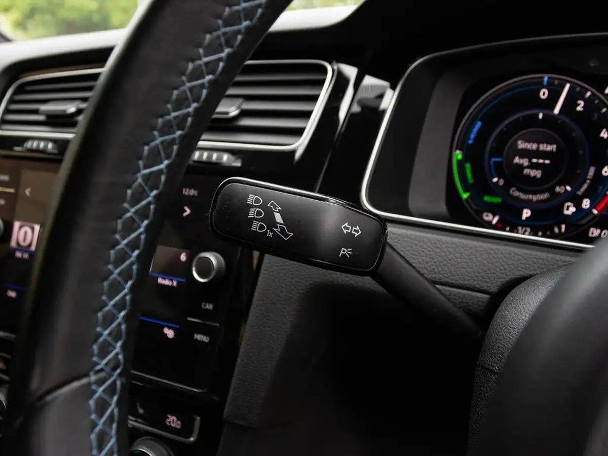 2020-volkswagen-golf-14-tsi-gte-advance-big-16