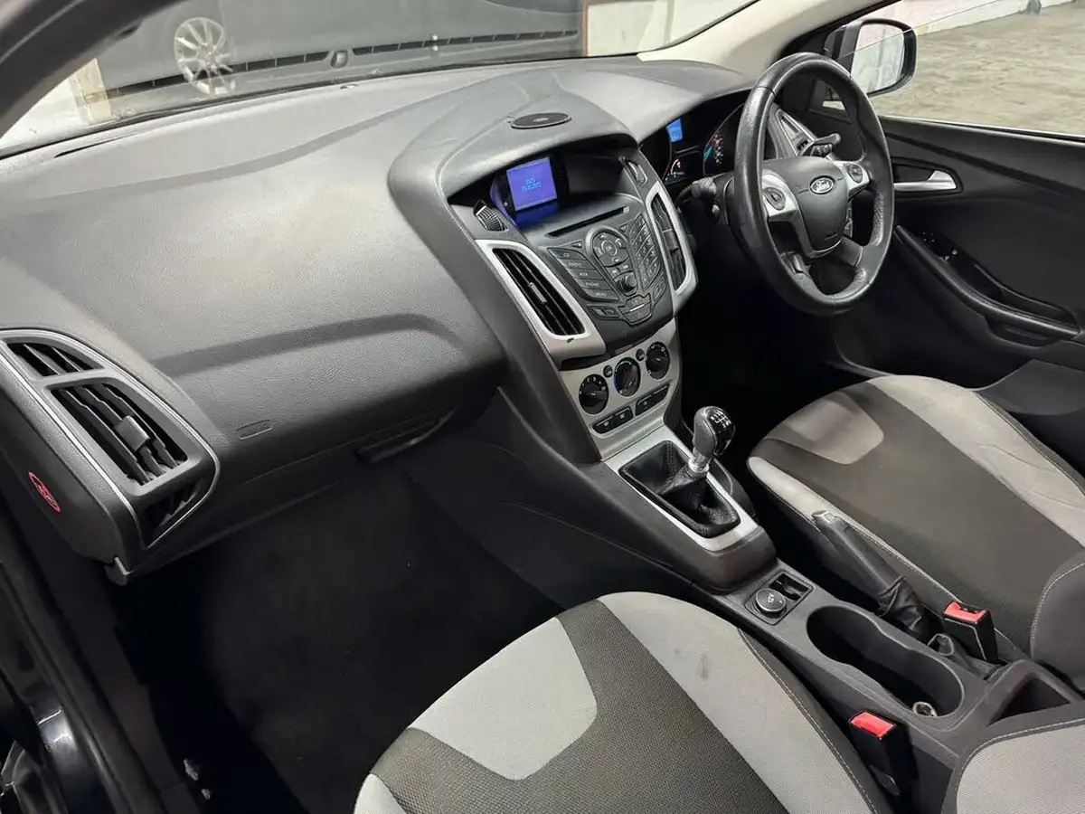 2012-ford-focus-16tdci-zetec-115ps-estate-big-15