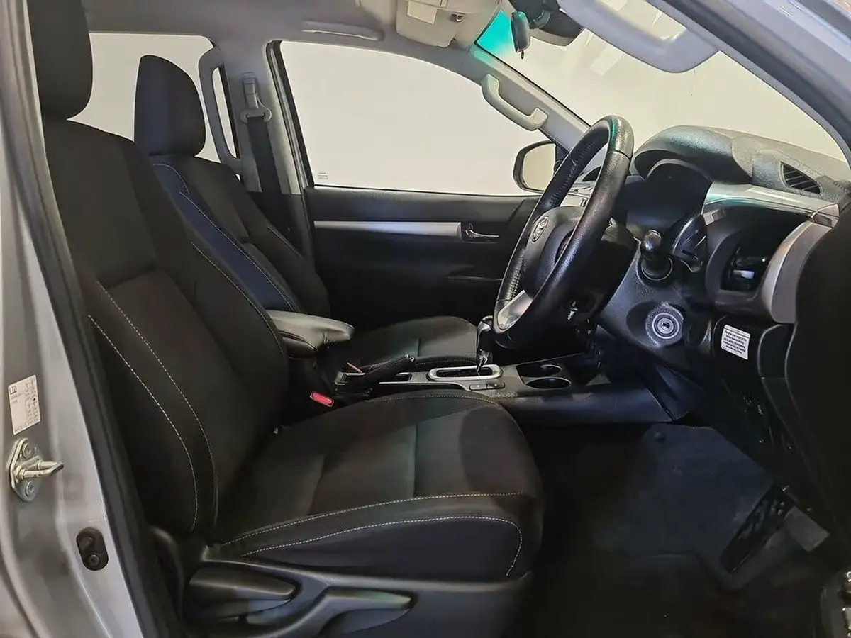 2022-toyota-hi-lux-24d-4d-icon-150hpeu6d-auto-big-2