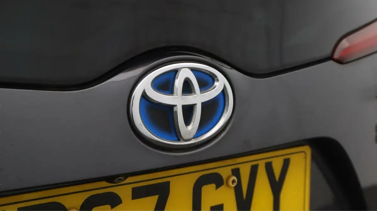 2017-toyota-prius-18-vvt-i-excel-plug-in-big-21