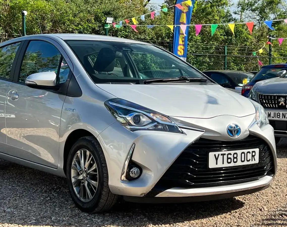 2018-toyota-yaris-15-vvt-i-icon-hybrid-big-19
