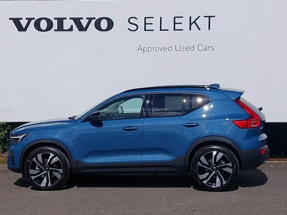 2024-volvo-xc40-20-b3-ultra-bright-big-3