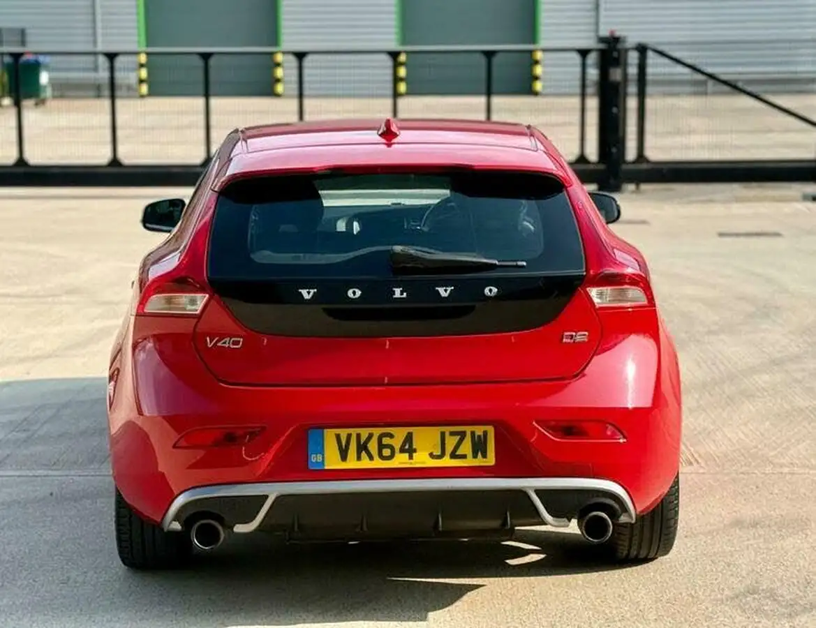 2014-volvo-v40-16td-d2-r-design-nav-big-30