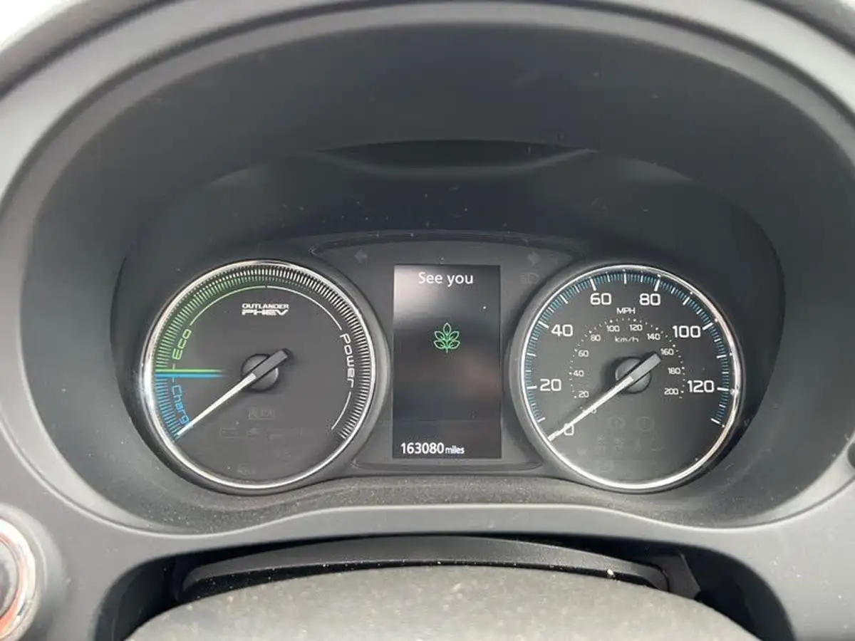 2016-mitsubishi-outlander-20-gx4hs-phev-big-72