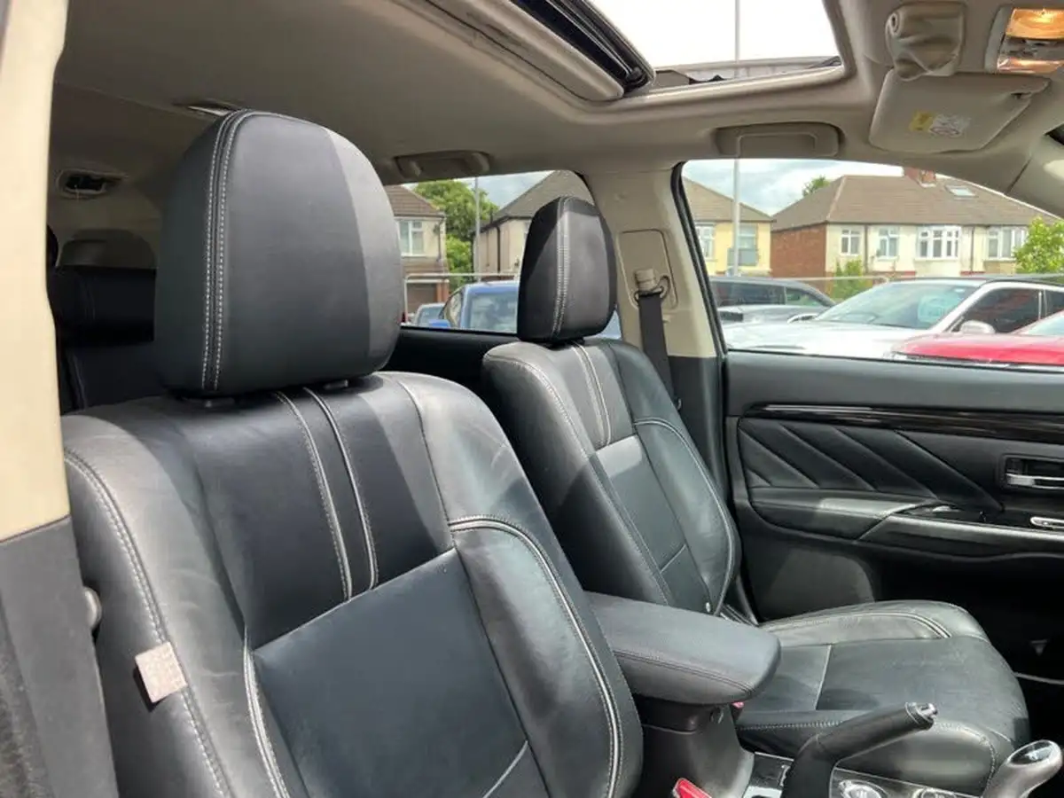 2016-mitsubishi-outlander-20-gx4hs-phev-big-48