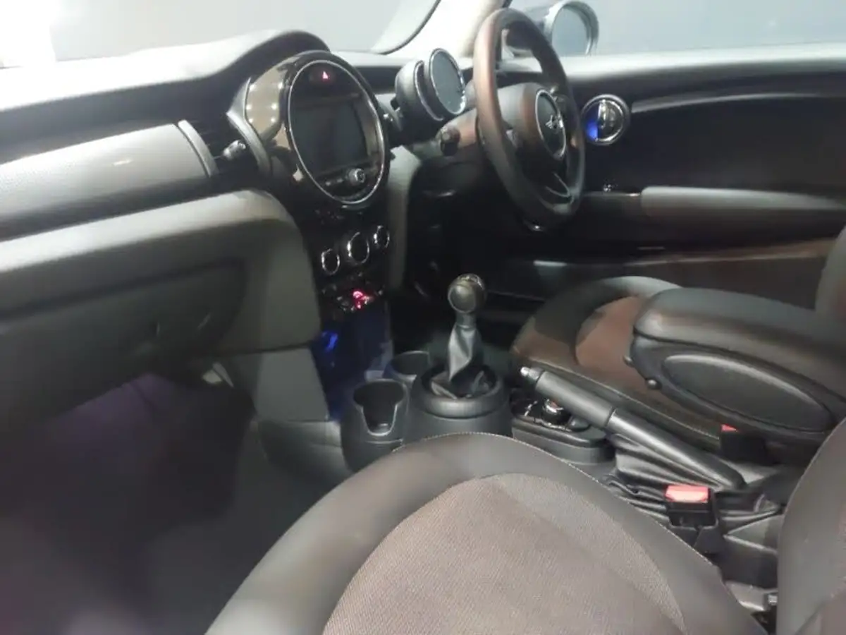 2019-mini-cooper-15-cooper-classic-hatchback-3d-big-4